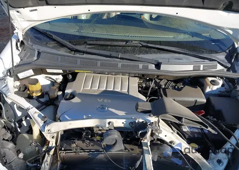 2008 Toyota Sienna Limited z USA, uszkodzony, nr VIN 5TDZK22C98S217513